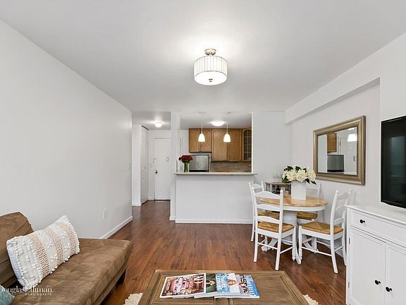 2nd image of 301 Cathedral Pkwy APT 1D