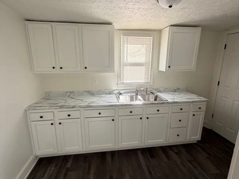 1351 Parrish Ave — Photo 6