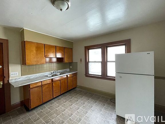 3rd image of 10905 Nelson Ave Unit 2