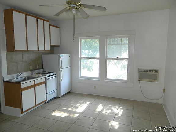 4th image of 410 E Evergreen St APT D