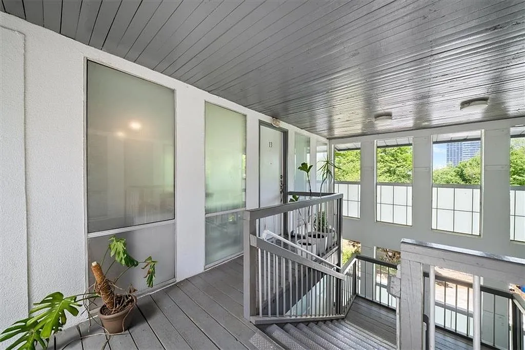 2 bed, 1.5 bath, 1008 sqft, $3,200 — Photo 3