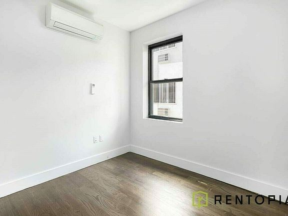 4th image of 771 Lexington Ave #3Z