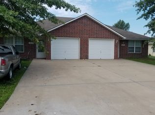 502 N Austin St, Oak Grove, MO 64075