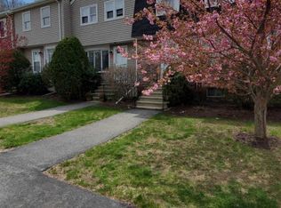 3 Oakwood Ln APT 4, Goffstown, NH 03045