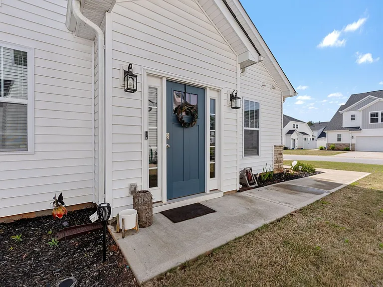 1615 Chelmsford Ct — Photo 4