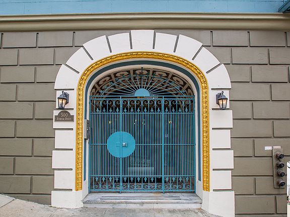 Main entrance door of the apartment building at 500 Stanyan St, San Francisco, CA 94117, USA