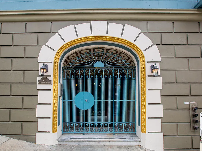 Main entrance door of the apartment building at 500 Stanyan St, San Francisco, CA 94117, USA