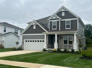 6520 Daisy Ln, Olmsted Falls, OH 44138