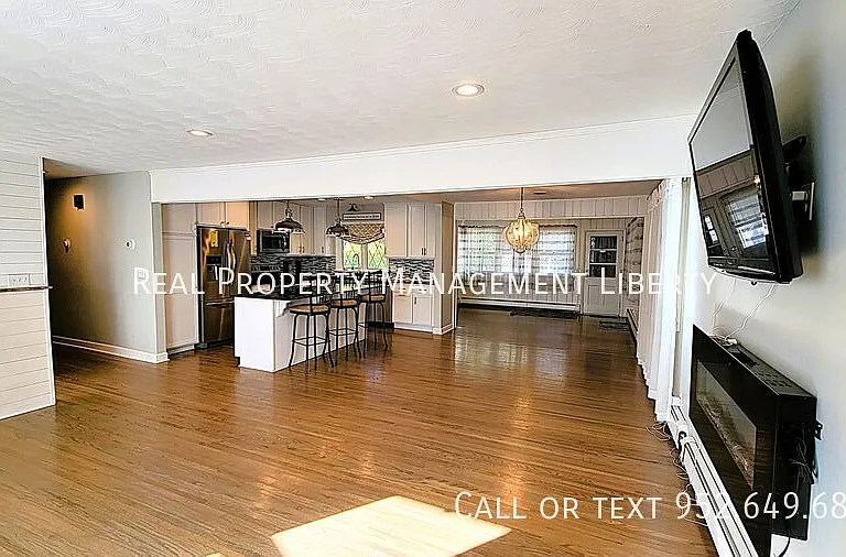 1021 Fremont St — Photo 3