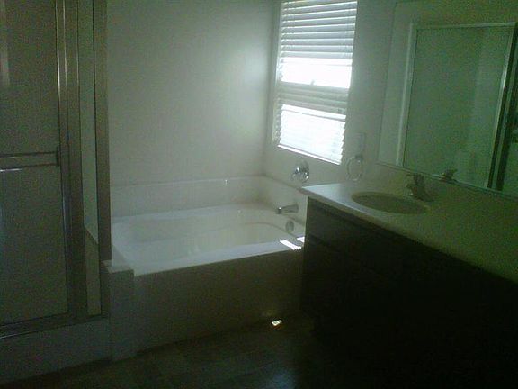 5th image of 15044 Riverview Ln
