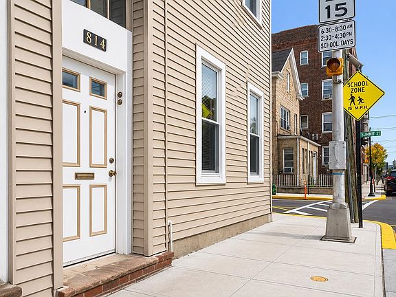 3rd image of 814 28th St #1