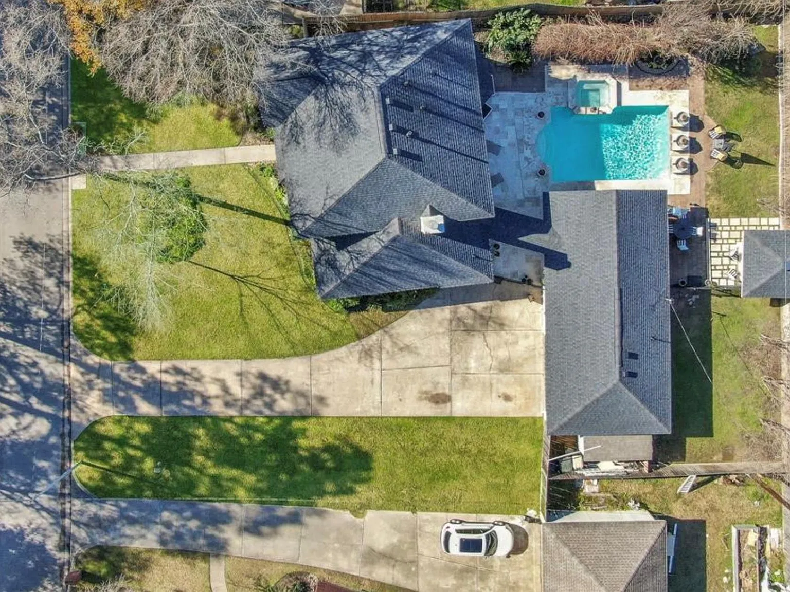 4 bed, 3.5 bath, 2463 sqft, $4,200 — Photo 3
