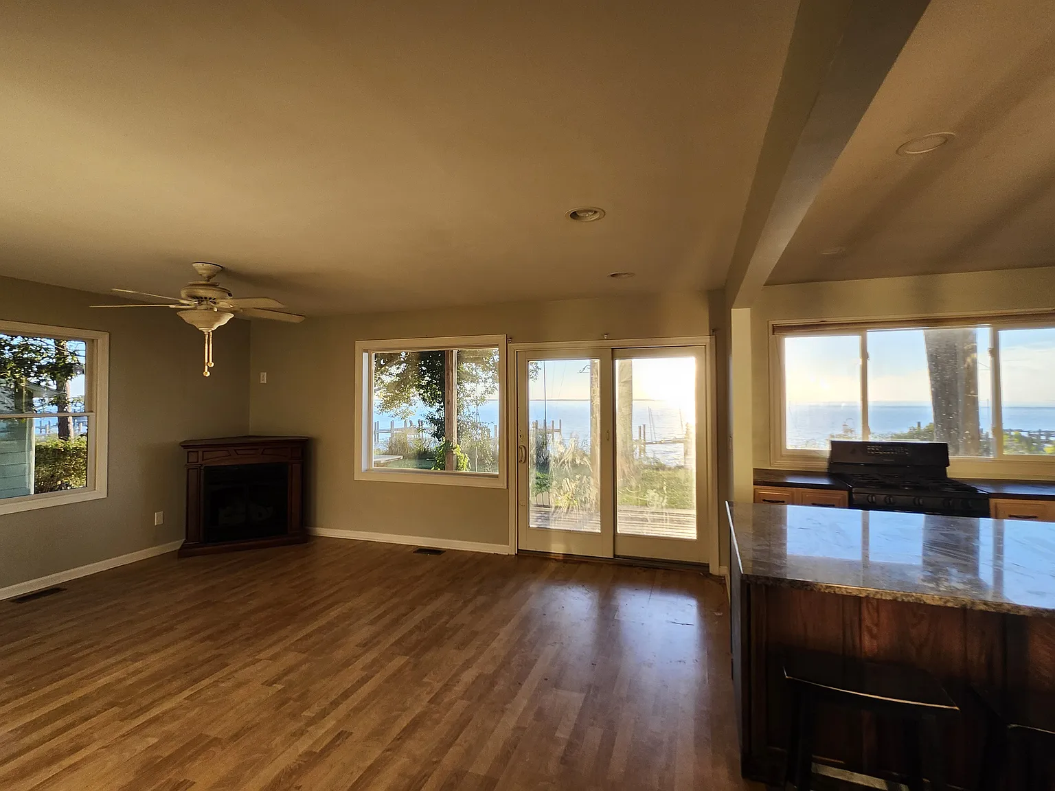 4 bed, 2200 sqft, $3,600 — Photo 4