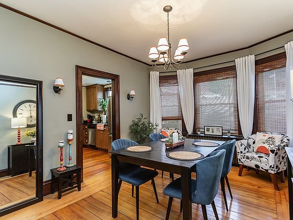 2nd image of 256 Maple St APT 1