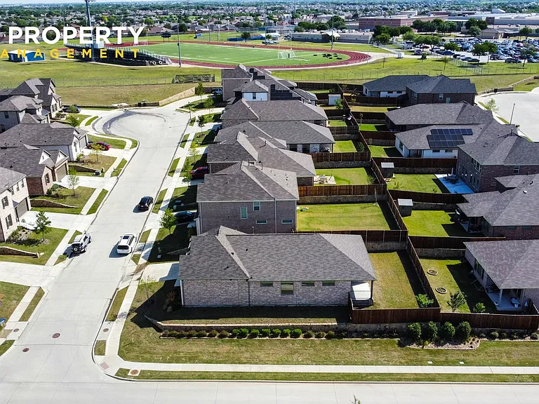 3902 Aventino Ct — Photo 34