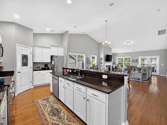 3rd image of 117 Bonhill Dr