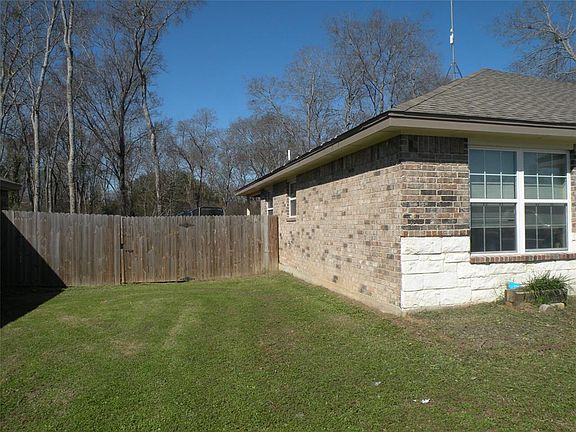 5th image of 211 Woodland Blvd