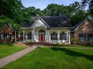 2222 Hickory Hills Rd, Muscatine, IA 52761