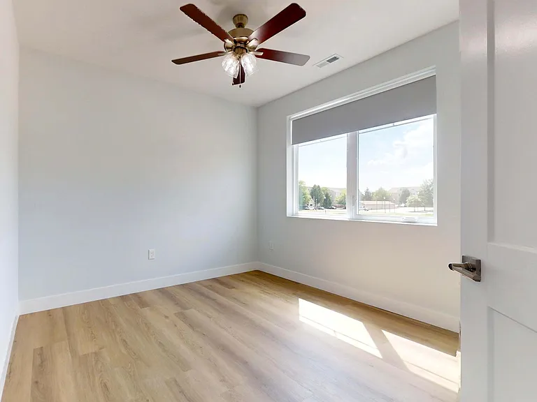 2414 N Neil St — Photo 11