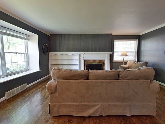 4th image of 960 Harbury Dr