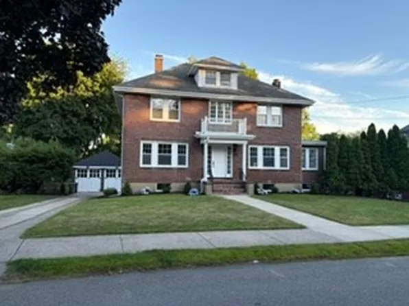 19 Stoneleigh Rd, Watertown, MA 02472