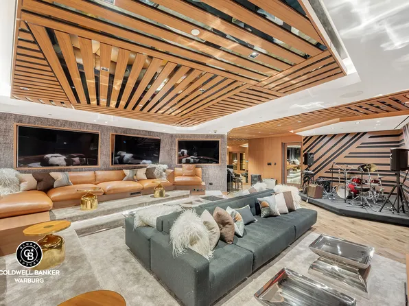 200 East 95th Street image 21 of 23