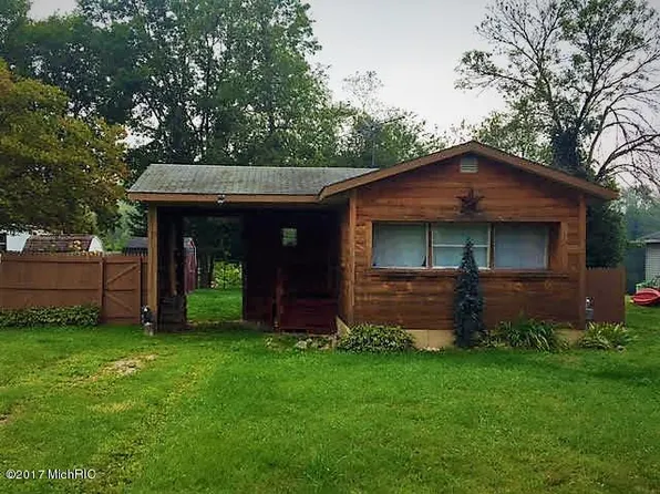 21738 Riverhaven Dr, Paris, MI 49338