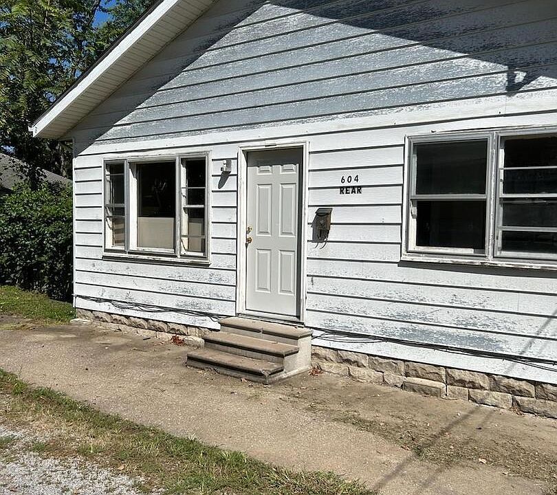 1st image of 604 N 9th St