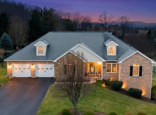 390 Stoneledge Dr, Roanoke, VA 24019