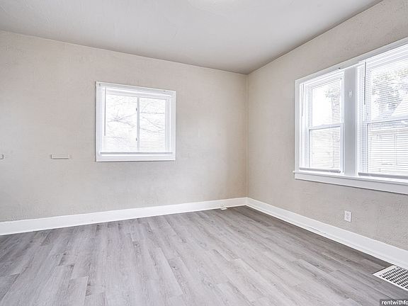 4th image of 136 E Johnson St #138