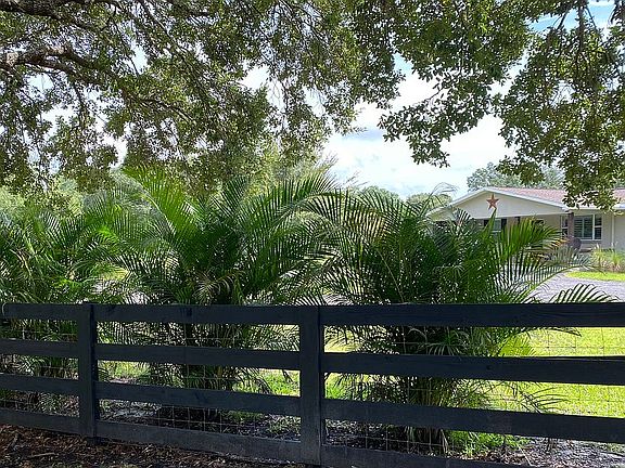 2nd image of 377 N Samsula Dr