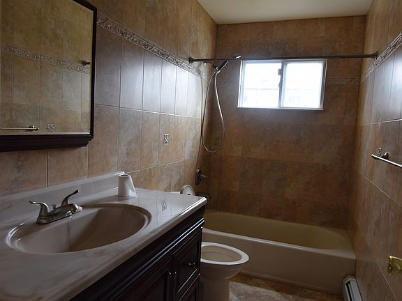 5th image of 131 Hull Ave