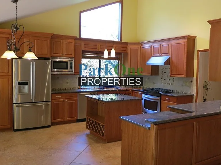 1245 Crown Ct — Photo 12