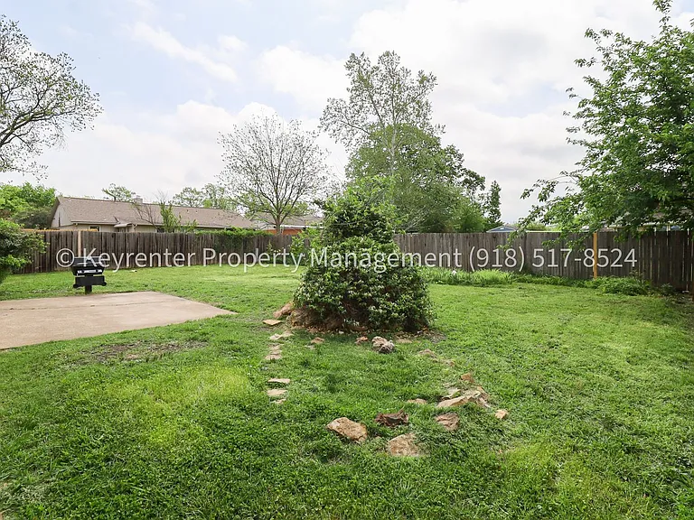6828 E 47th St S — Photo 36