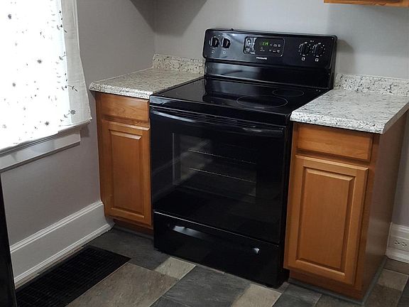 3rd image of 2050 Broadway St