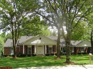 575 Pinetree Lake Ct, Chesterfield, MO 63017