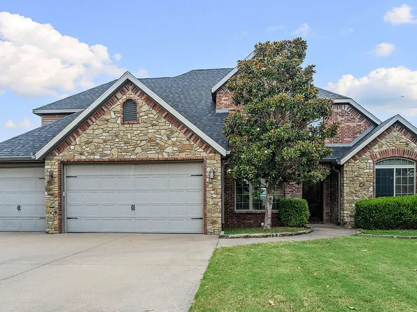 2711 SE 7th St, Bentonville, AR 72712
