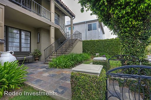 4th image of 1109 S Doheny Dr