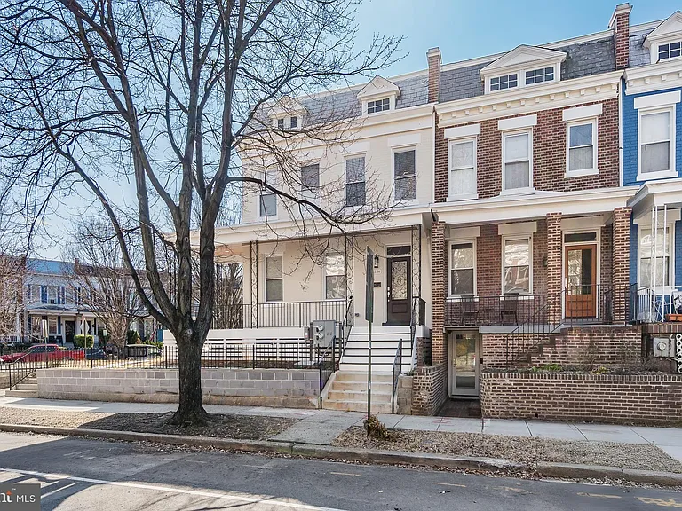 1319 C St NE #B — Photo 2