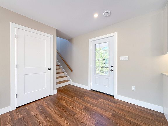 3rd image of 29 Spruce Ln