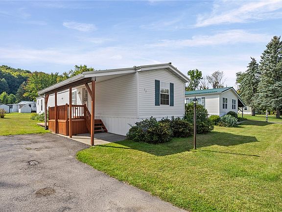2nd image of 27 Birch Cir