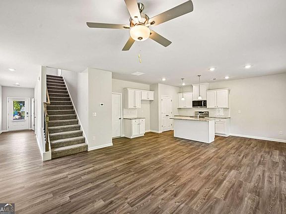 5th image of 105 Vickers Point Dr
