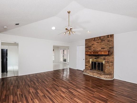2nd image of 3417 Country Club Cir
