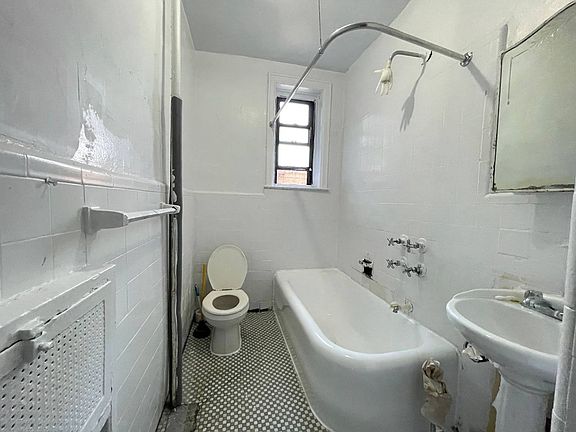 5th image of 140-18 Ash Ave #3E