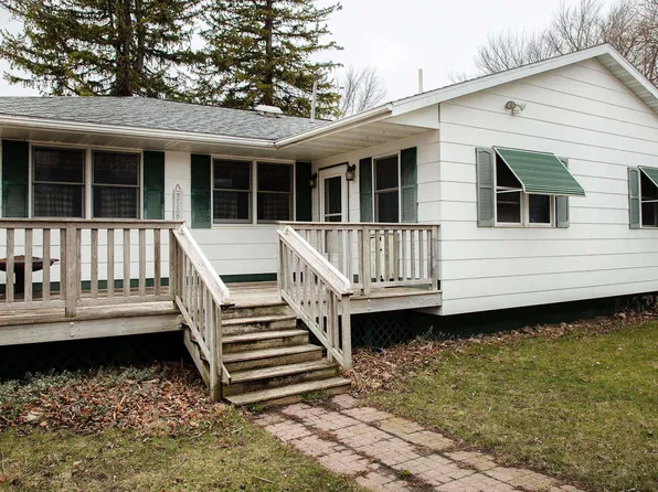 1401 143rd St, Waverly, IA 50677