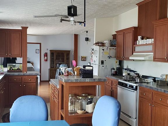 3rd image of 3890 W 88th St