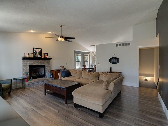 3rd image of 305 Waterford Estates Dr