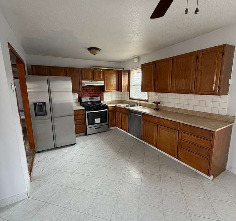1st image of 8 Leete St #2