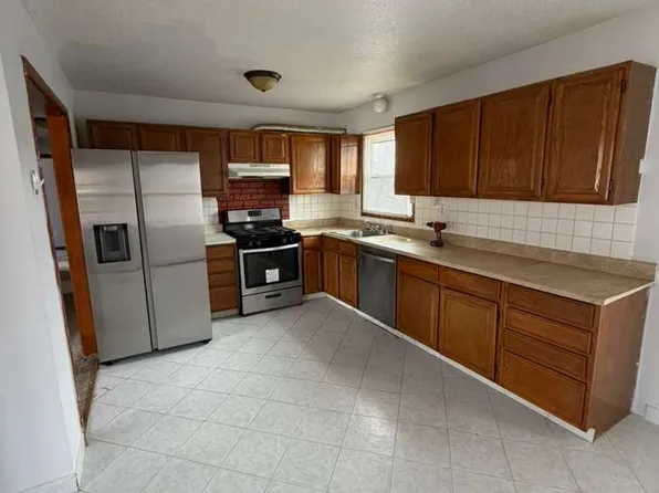 8 Leete St #2, West Haven, CT 06516