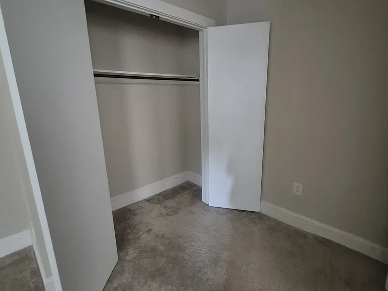 Kings Manor Apartments — Photo 19